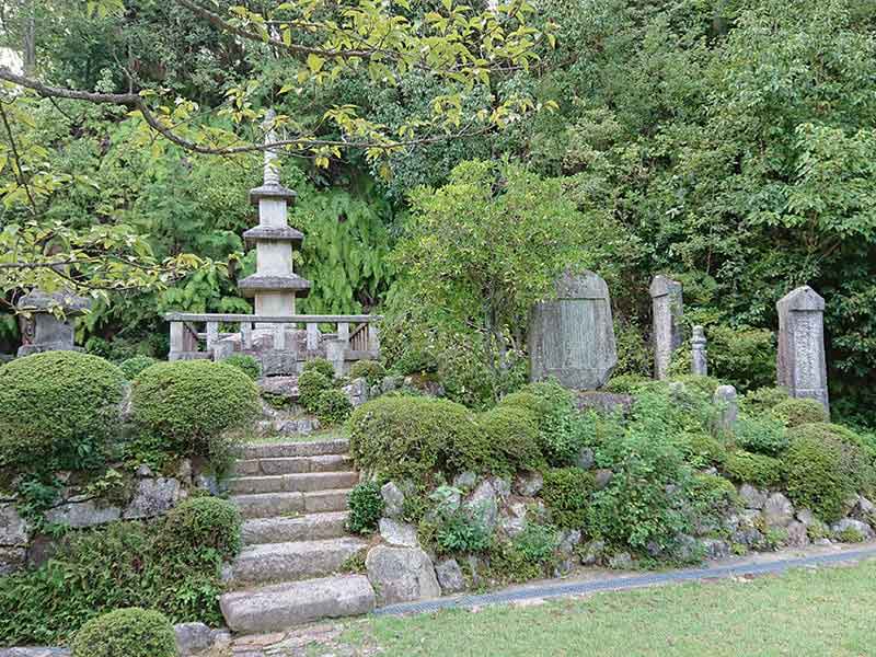 西寿寺霊園中の雰囲気