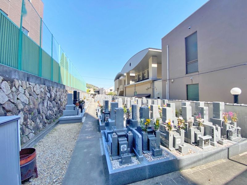 阪急岡本　光明寺墓地
