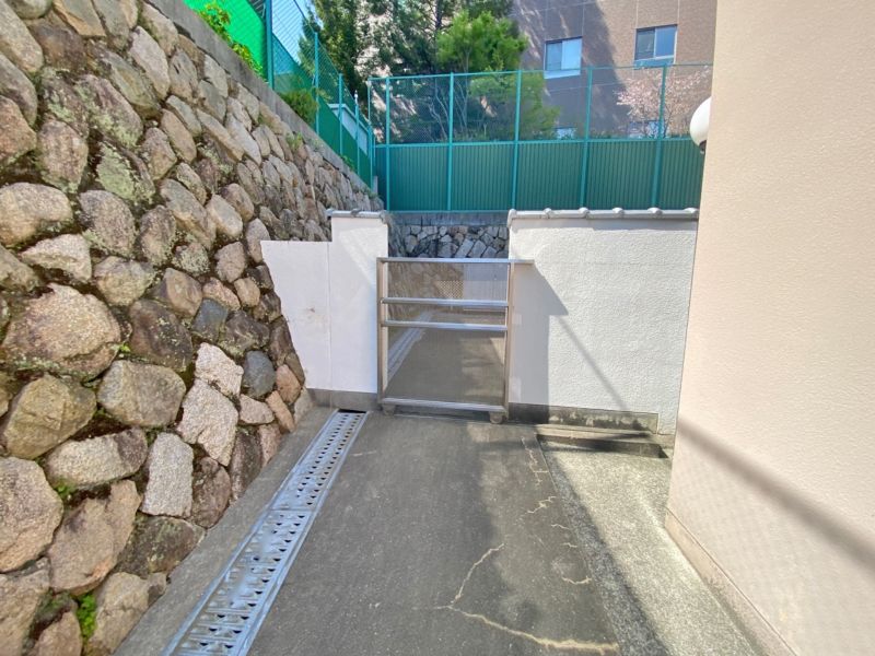 阪急岡本　光明寺墓地