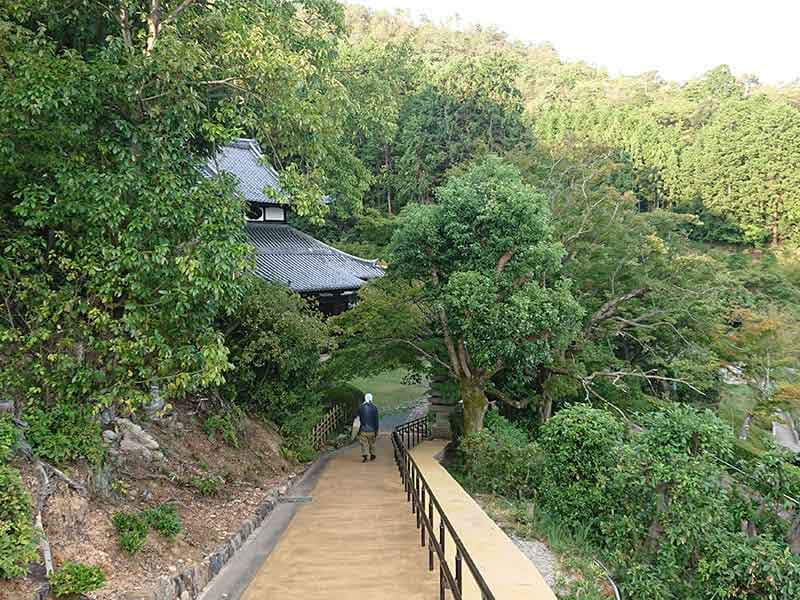 西寿寺霊園の入口