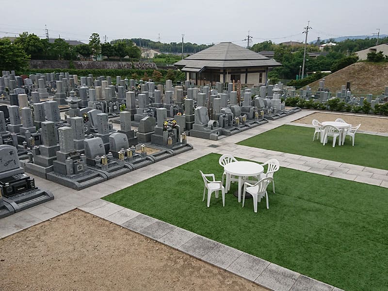 山田川霊園の休憩スペース
