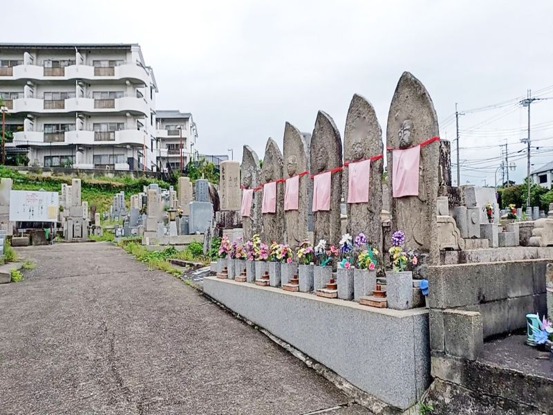 東之阪町墓地