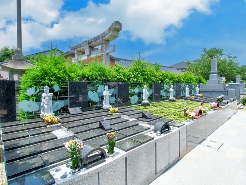 石仏がある墓域