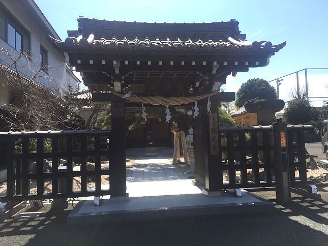 恵光メモリアル新宿浄苑　立派な門構えの入口