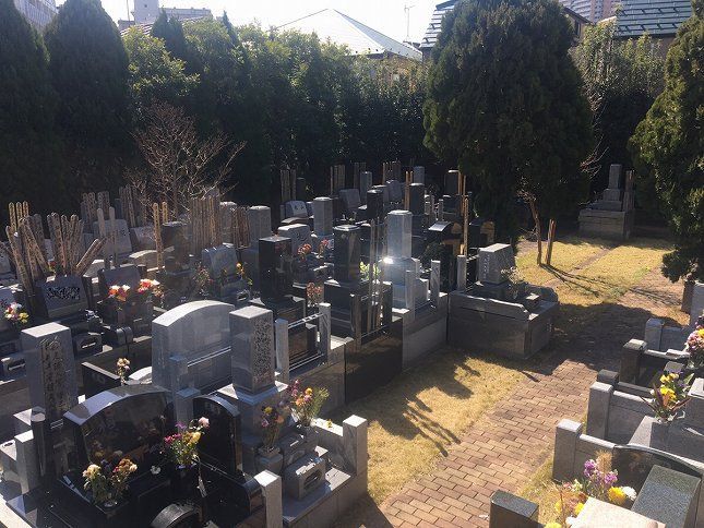 恵光メモリアル新宿浄苑　緑に囲まれた墓域
