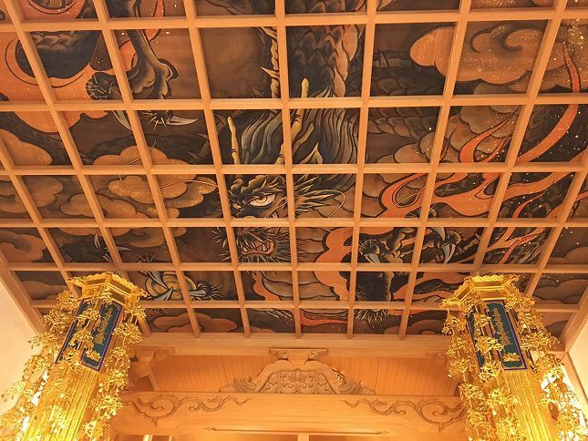 恵光メモリアル新宿浄苑　天井の竜