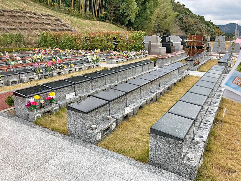 樹木葬もやいの碑