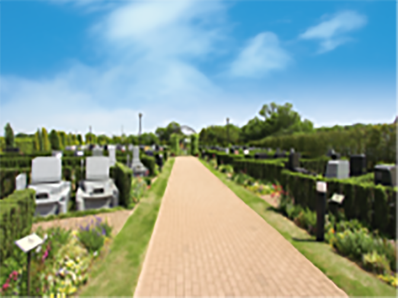 とうぶ若葉園　広くて平坦な参道