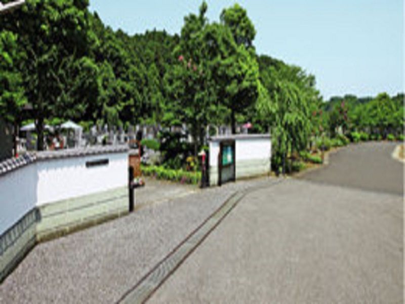 白井メモリアルパーク　緑豊かな入り口