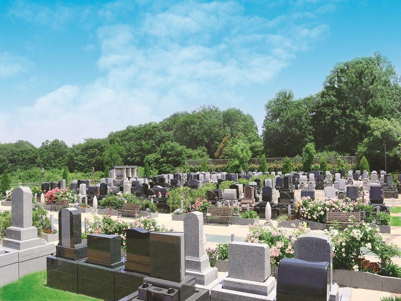 メモリアルパーク天空の杜　木々と空に包まれた墓域