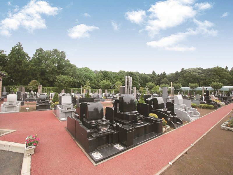 ガーデンニュータウン霊園　緑に囲まれた園内