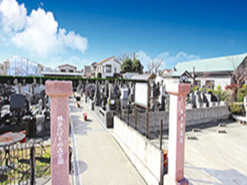 熊谷ひばりの森霊園　バリアフリーの参道