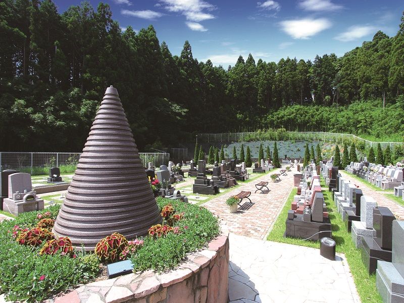 メモリアルスクエア佐倉　芝生墓所と供養塔