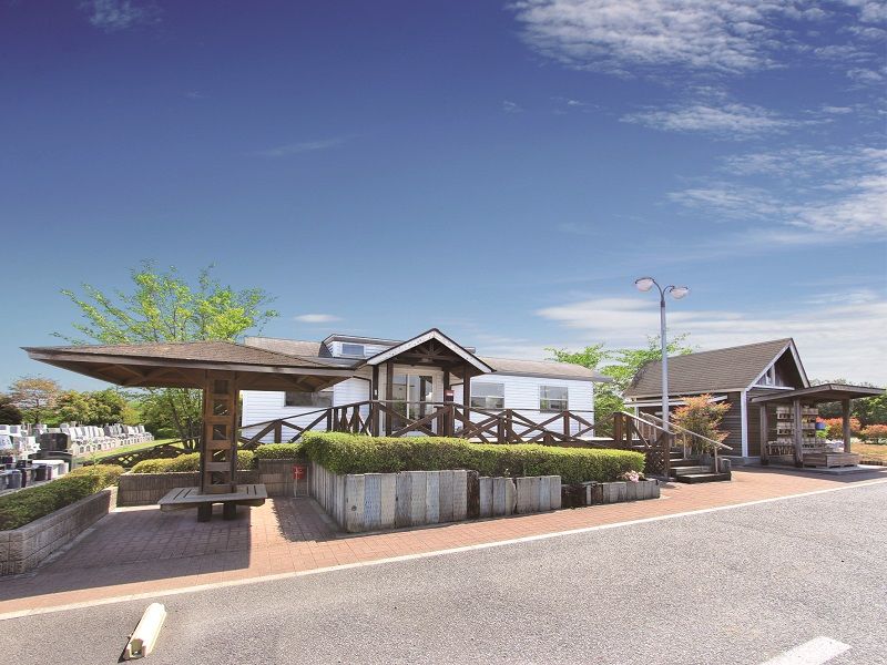 やすらぎ浄苑　休憩所の隣には水汲み場