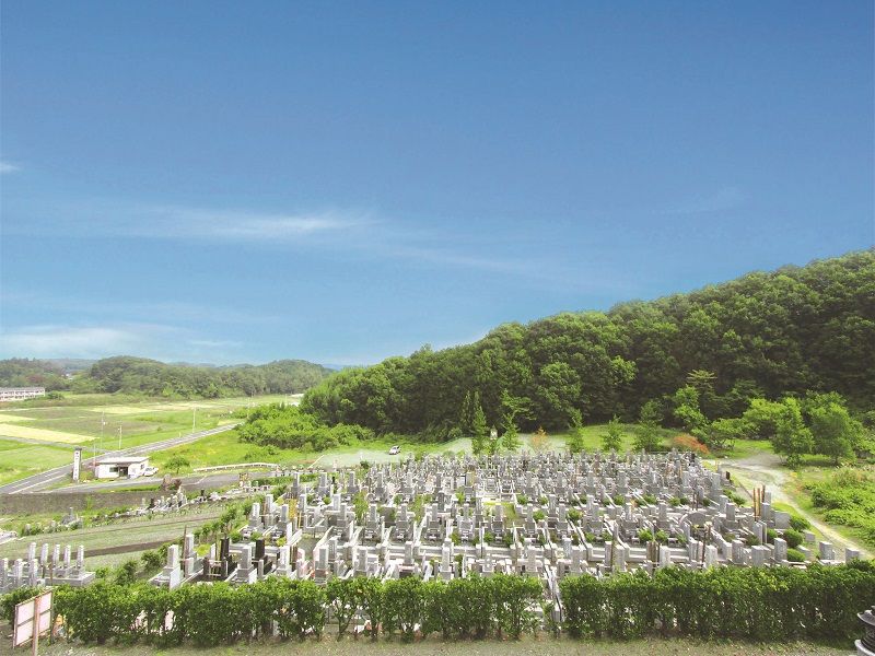 花園むさしの浄苑　自然に囲まれた苑内全景