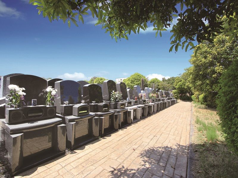 やすらぎ浄苑　緑あふれる苑内