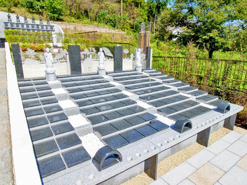 石張りの永代供養墓