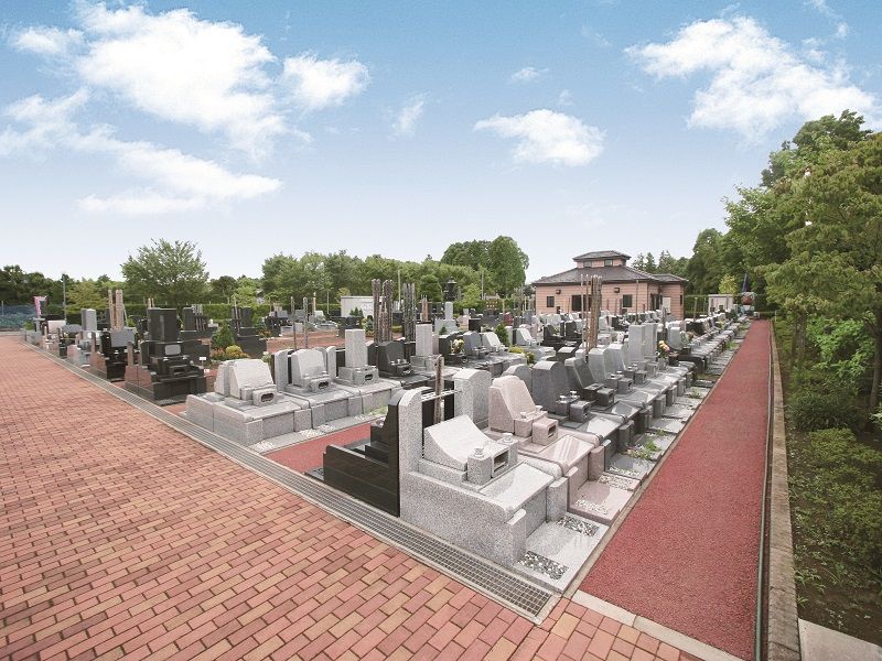 ガーデンニュータウン霊園　開放感のある園内