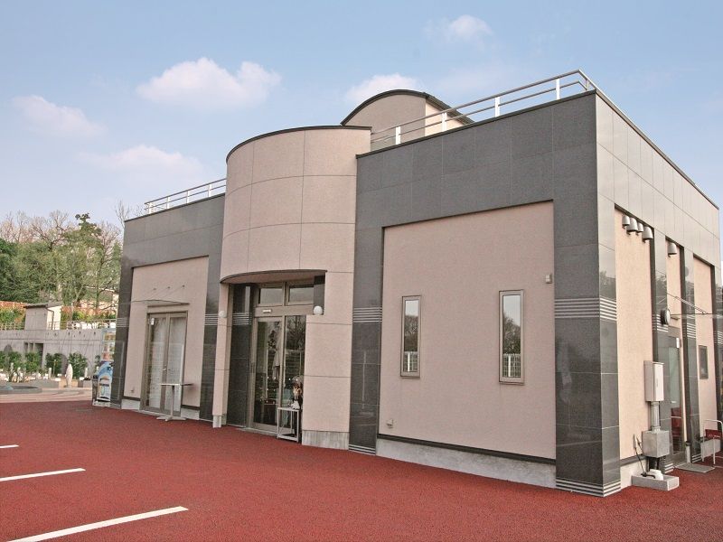 メモリアルパーク天空の杜　「安らげる空間の景」管理棟