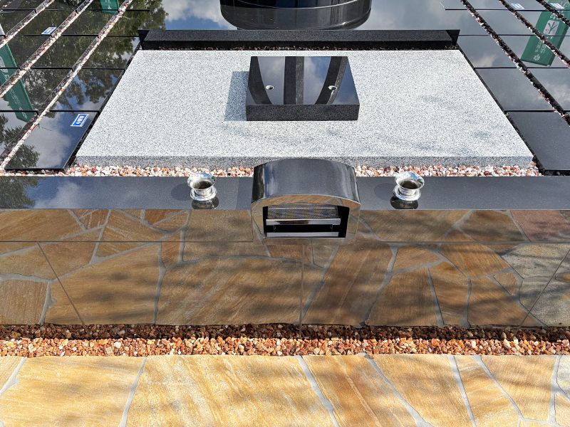 合祀墓は入口はいってすぐにございます