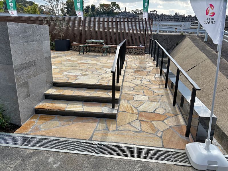 入口はゆるやかなスロープを設けています