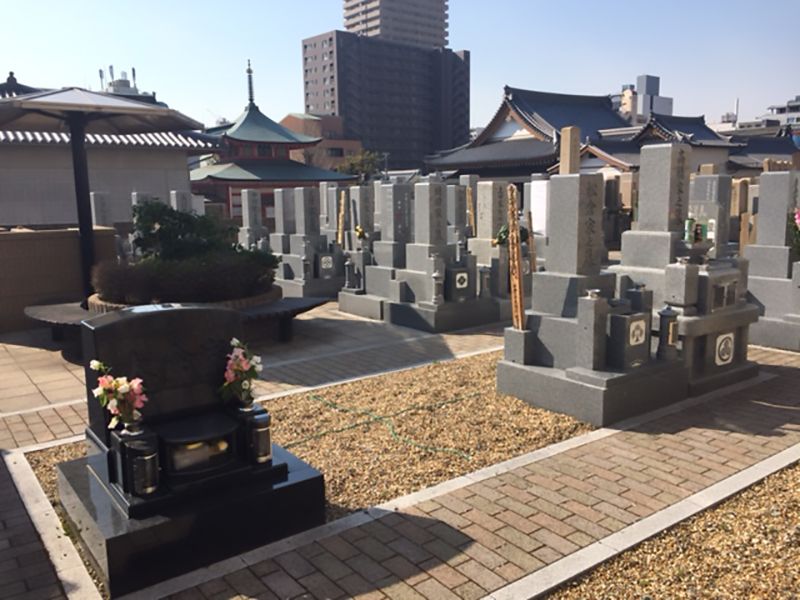本政寺墓地