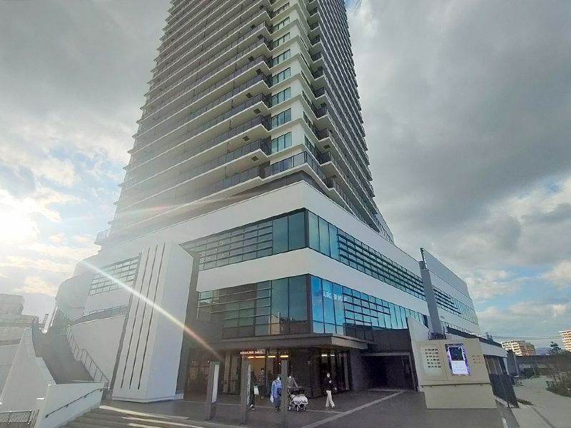 枚方市駅にはショッピングモール（枚方モール）が隣接