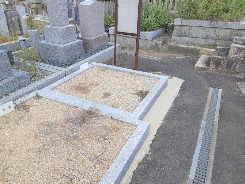野の花墓地