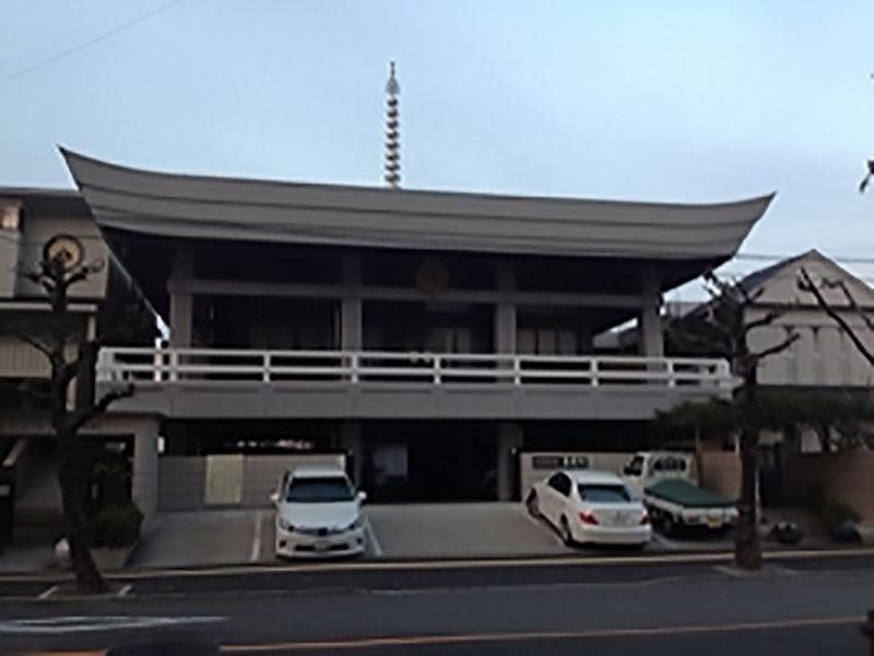 専光寺墓苑のお寺本堂（正面）