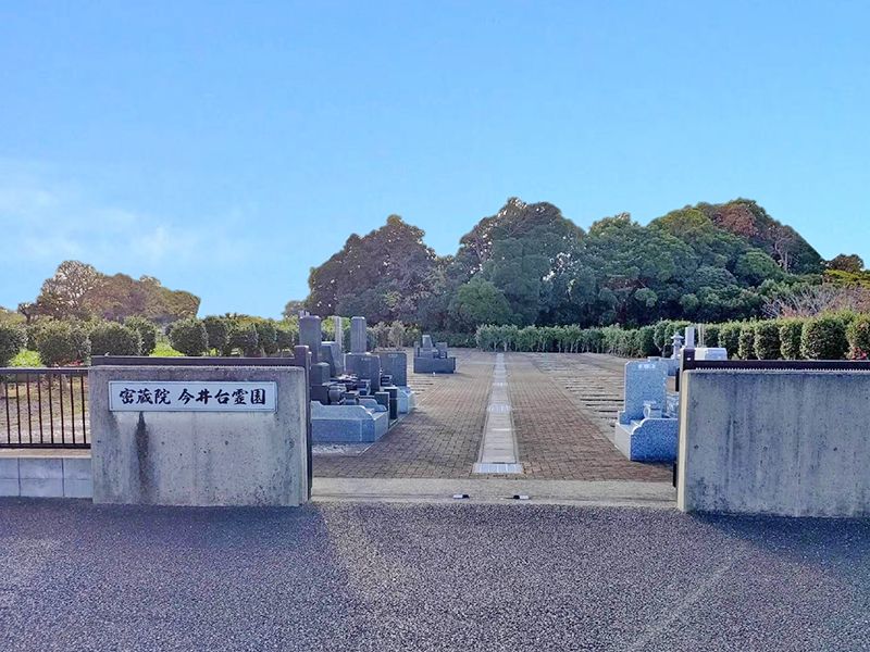 霊園入口です。