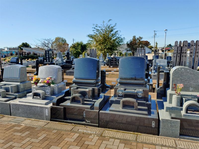 ガーデニング墓所です。両サイドに花壇が併設されます。