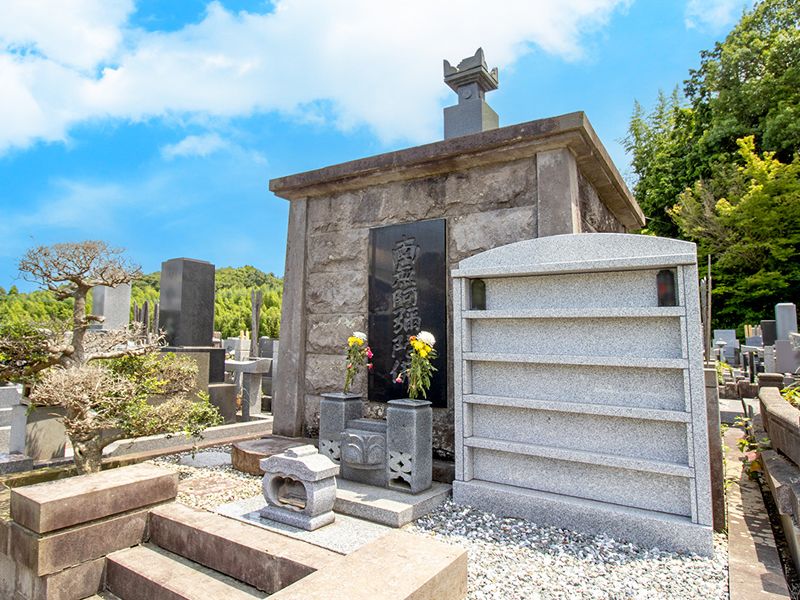 石造りの納骨堂