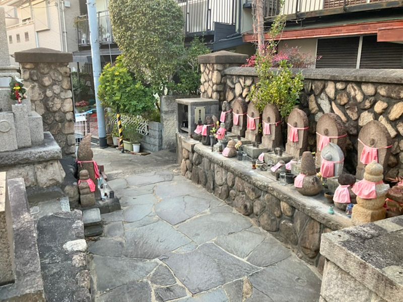 鬼塚墓地