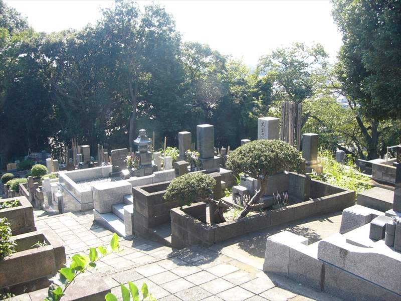 藤沢市営 西富墓地　日当たりのよい墓域