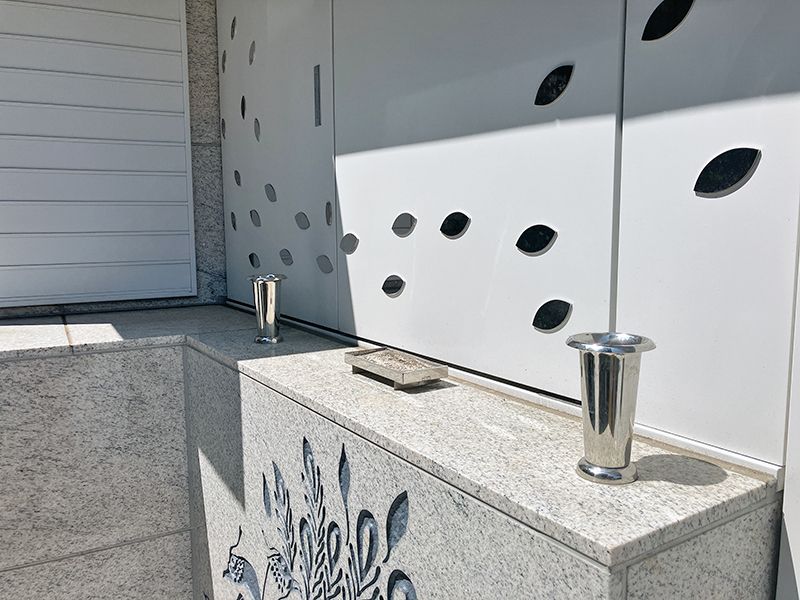 お花とお線香もお供えできます