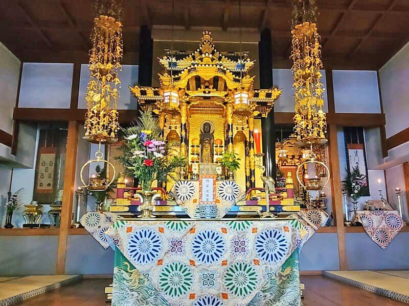 阿弥陀如来をお祀りする本堂