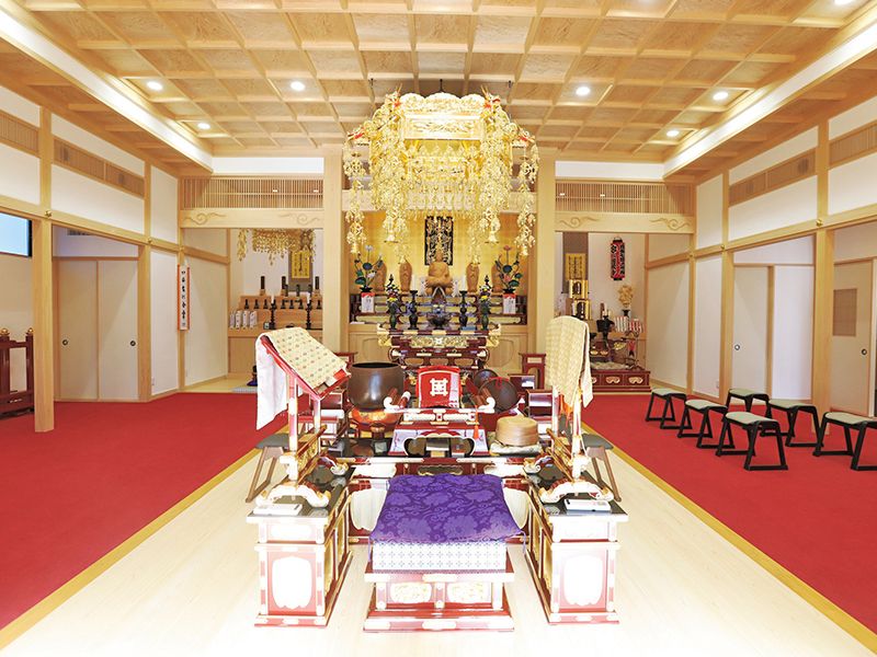 立派で厳かな御内陣です。