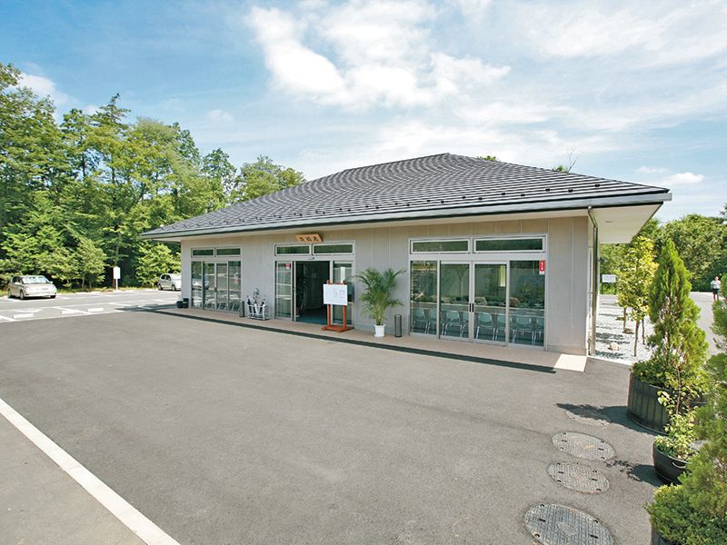 大きな休憩施設を完備　法要や会食が行えます。