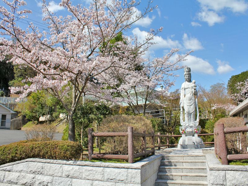 壷阪山霊園