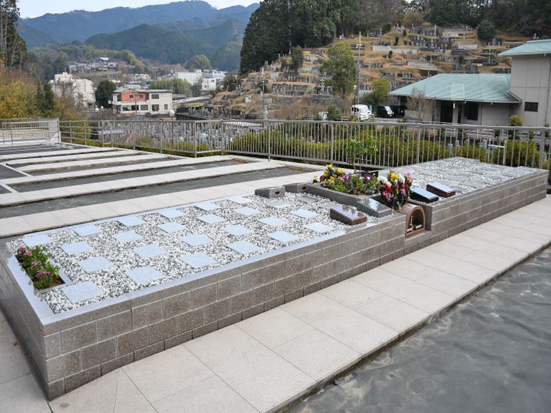 壷阪山霊園