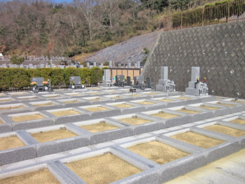 竜の子霊園