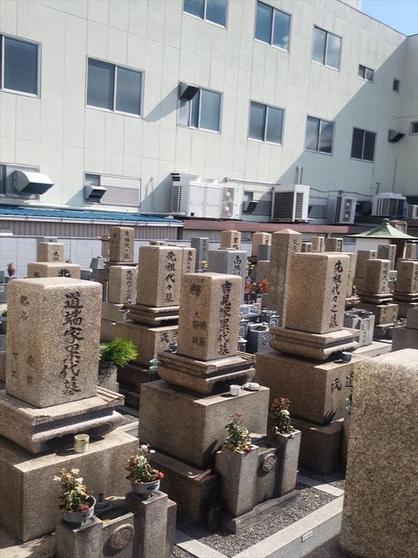横堤墓地