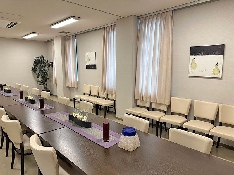 会食室(洋室)　椅子席でご利用出来ます。1部屋20～24名。