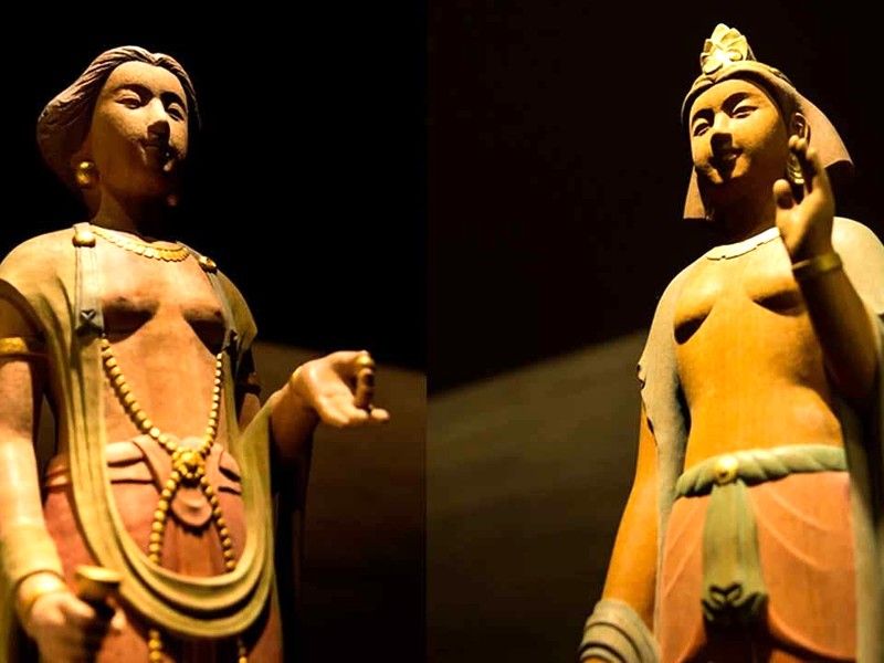 随所に彫刻家・小野直子氏の仏像が展示。静謐な雰囲気で心静かにお過ごしいただけます