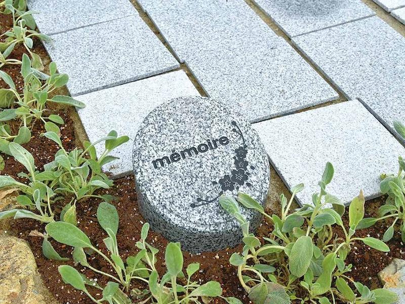 樹木葬：花壇墓