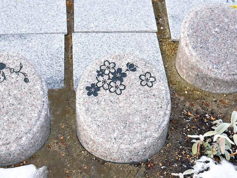 樹木葬：花壇墓