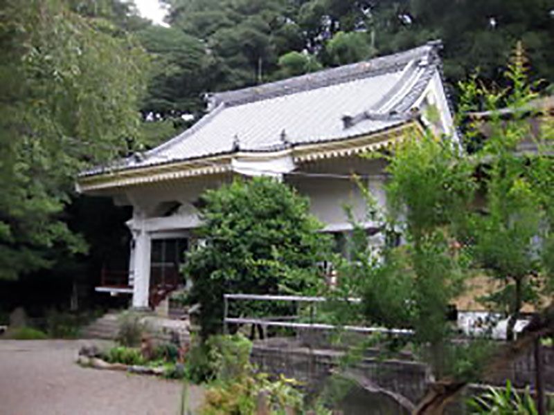心岩寺　明るい雰囲気の本堂