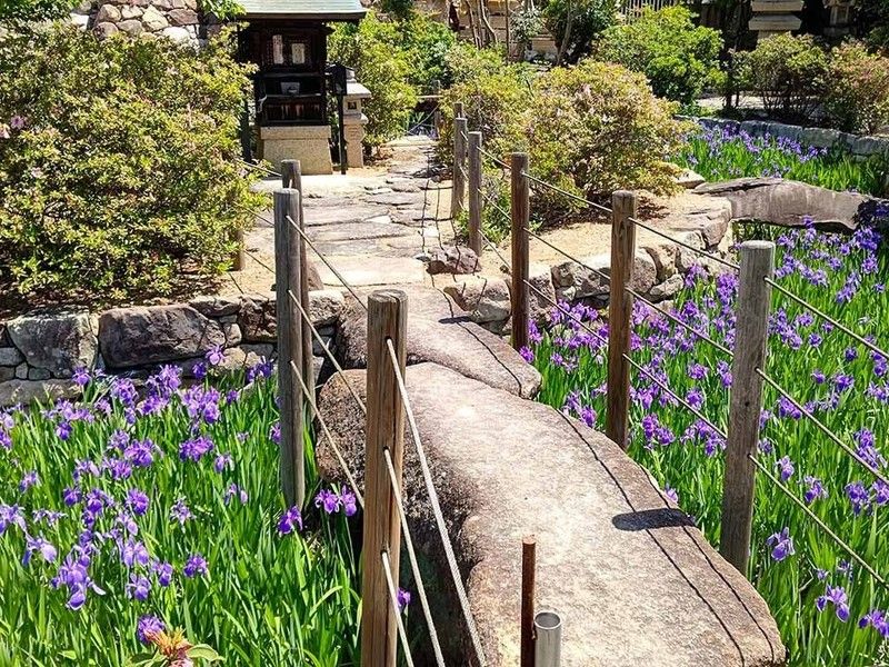 實相寺墓苑 