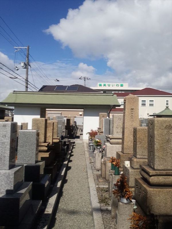 横堤墓地