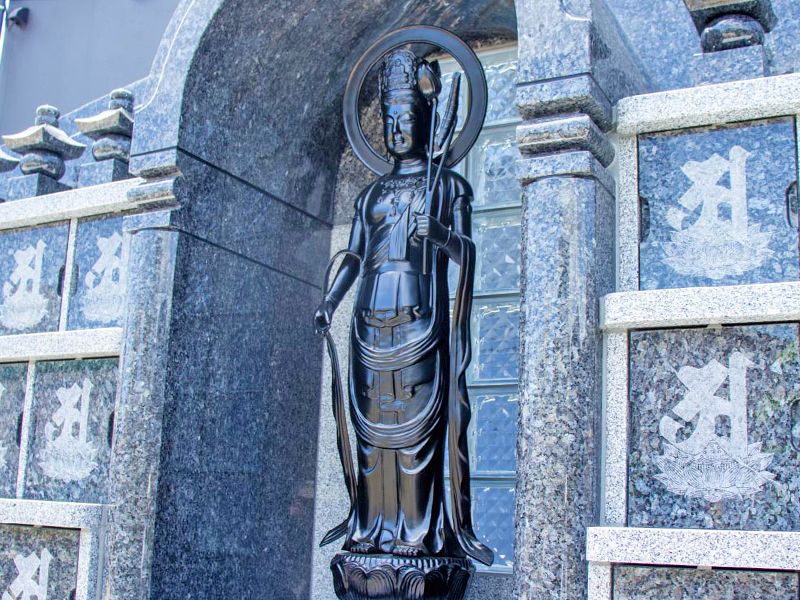 納骨壇の石仏近景